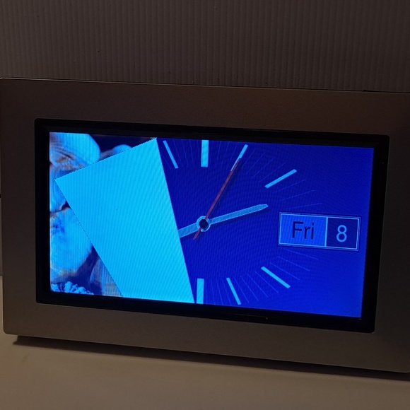 GIINII 8" Digital picture frame used but works great - Picture 8 of 9